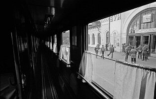 Une Gare vue depuis le Wagon